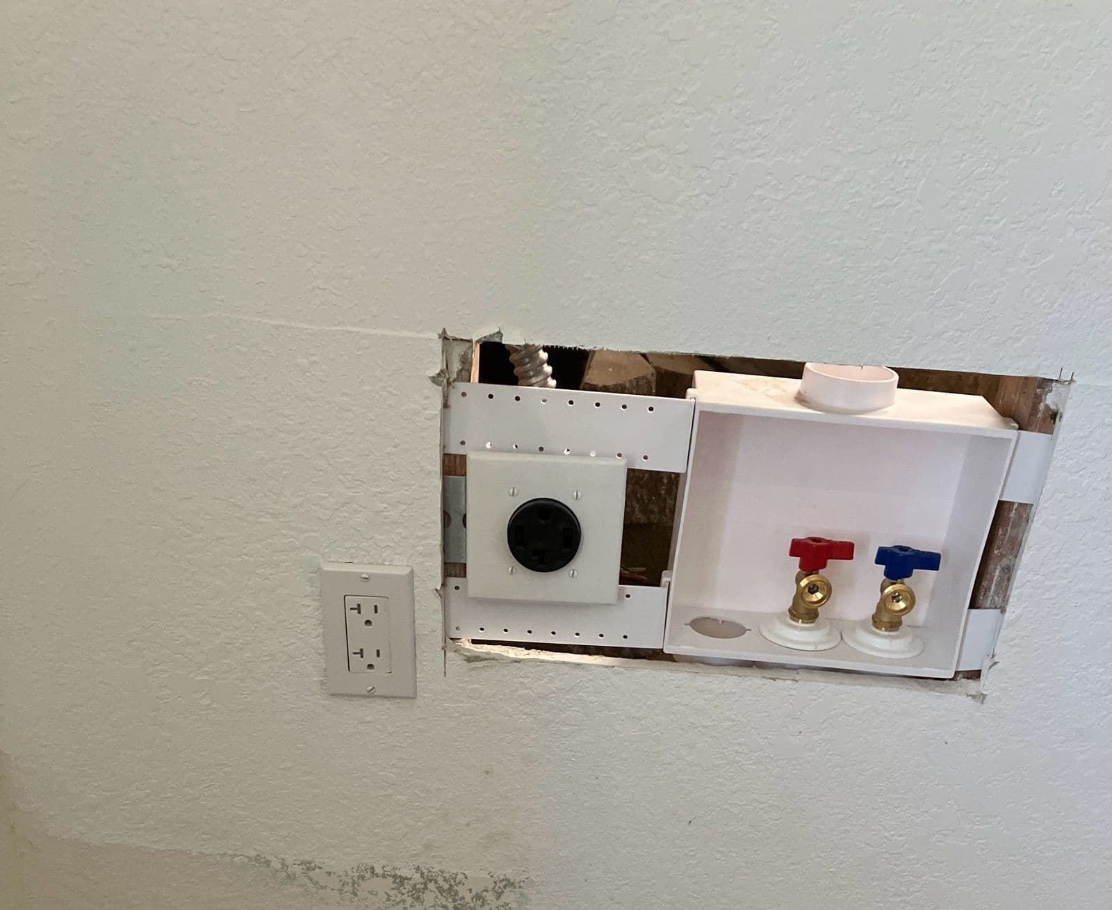Safe and Efficient Plug Installation in Cedar Pines Park image